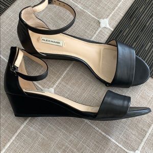 Woman’s black leather wedge Alex Marie Sandals